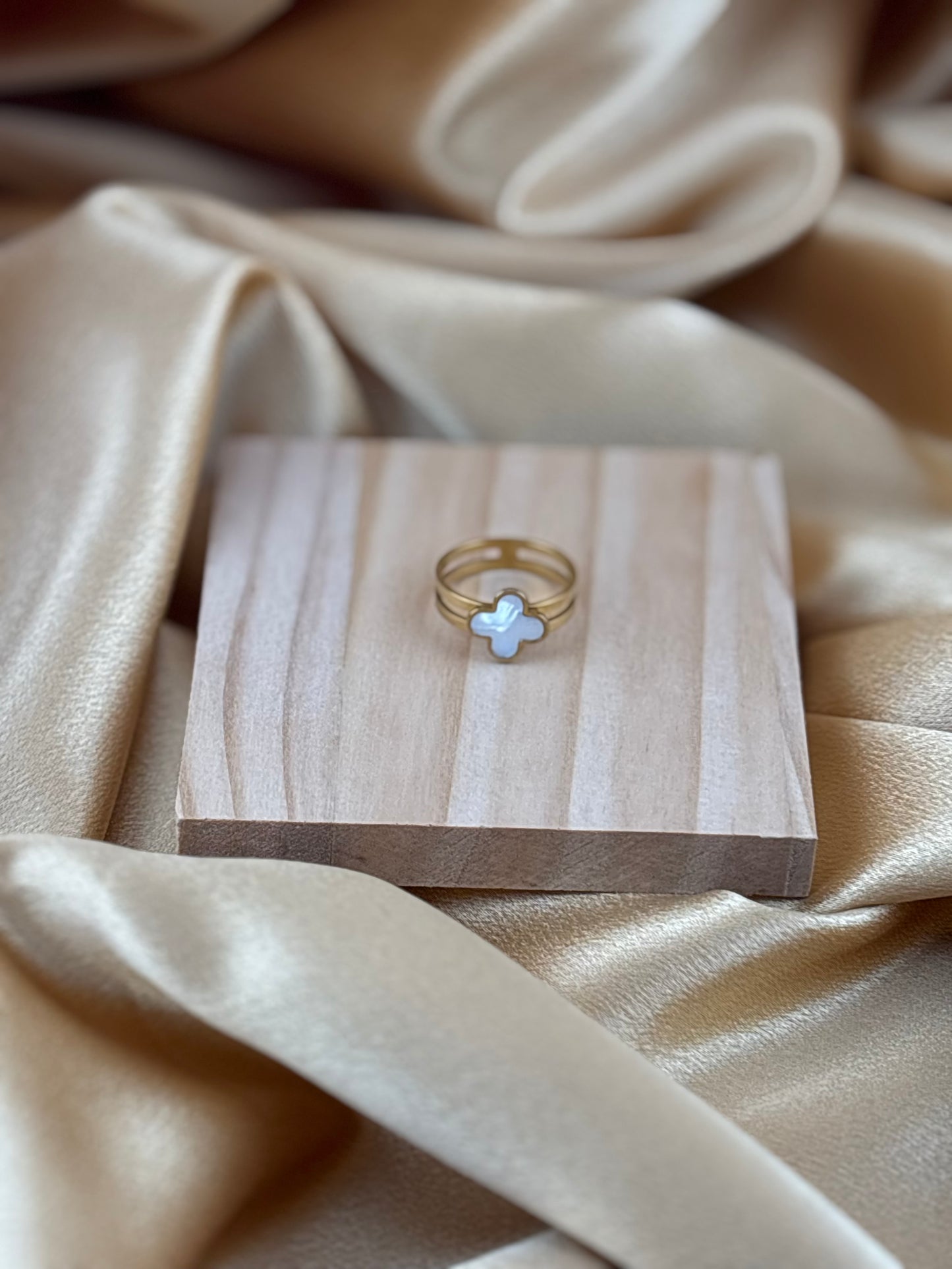 Bague “Trèfle De Perle »